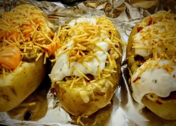 batata assada recheada de estrogonofe