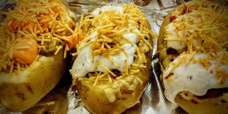 batata assada recheada de estrogonofe