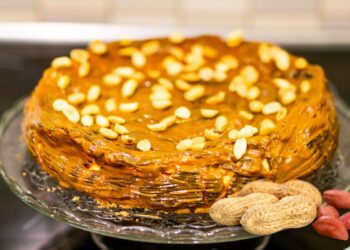 bolo de amendoim cru