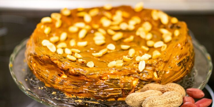 bolo de amendoim cru