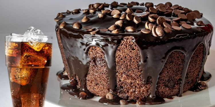 bolo vulcão de chocolate com coca cola