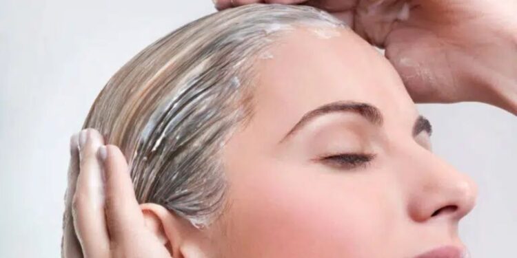 Aprenda a fazer essa Queratina caseira para HIDRATAR cabelos secos e grisalhos