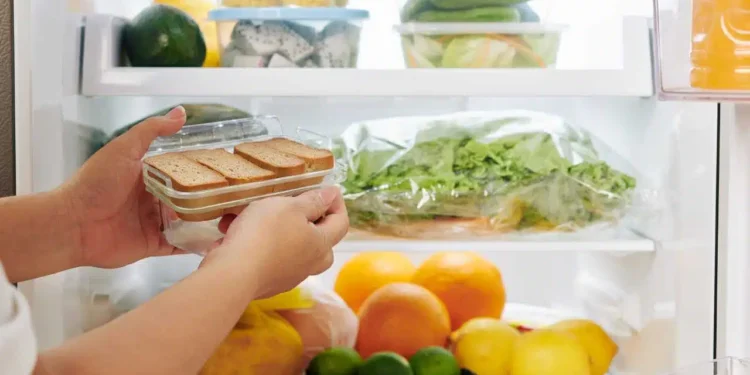 Colocar o PÃO na geladeira pode ser um erro! Descubra o motivo AGORA
