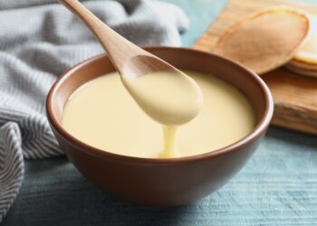 descubra como fazer leite condensado caseiro