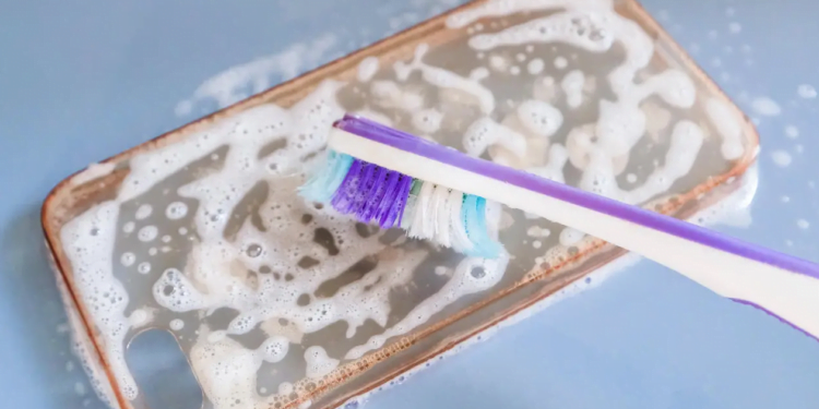 descubra como limpar capinha de celular