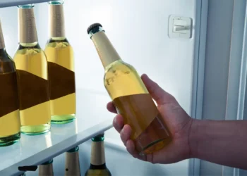 O Truque para Armazenar Cerveja na Geladeira em Menos de 10 Segundos