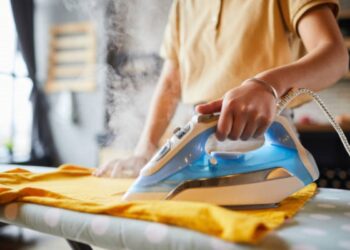 Aprenda esses truques para facilitar na hora de passar roupa