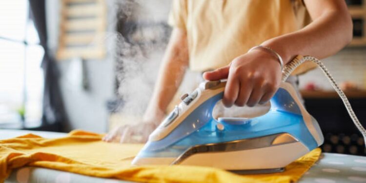 Aprenda esses truques para facilitar na hora de passar roupa