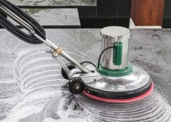 limpar o piso de cimento queimado