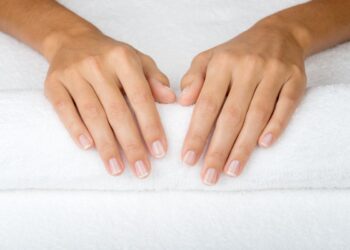 manchas amarelas das unhas