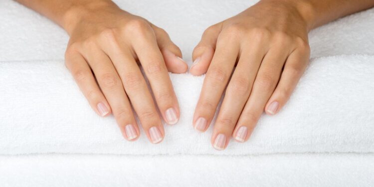 manchas amarelas das unhas