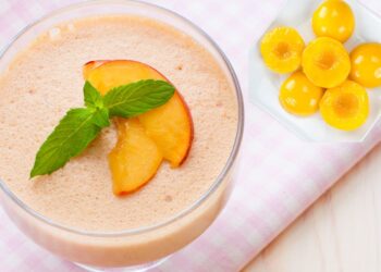 mousse de pêssego em lata