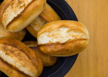 pãezinhos caseiros na Air Fryer