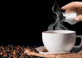 Por que muitos estão adicionando sal ao café? DESCUBRA AGORA!