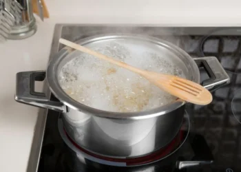NÃO JOGUE FORA estas 5 águas de cozinha! O motivo vai te surpreender