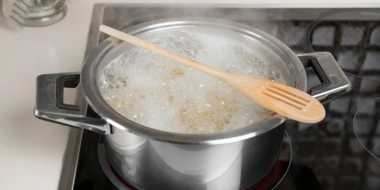 NÃO JOGUE FORA estas 5 águas de cozinha! O motivo vai te surpreender