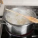 NÃO JOGUE FORA estas 5 águas de cozinha! O motivo vai te surpreender