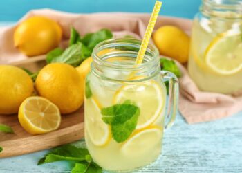 suco de limão e ora-pró-nóbis