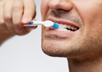 Dentes Saudáveis e Brancos: 6 Dicas para Clareamento Dental em Casa
