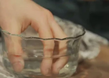 Mergulhe as mãos no vinagre e o resultado vai te deixar sem palavras!