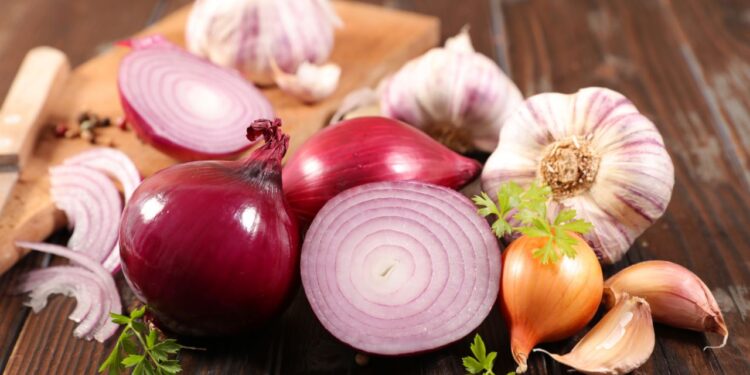 Cheiro de alho e cebola na geladeira