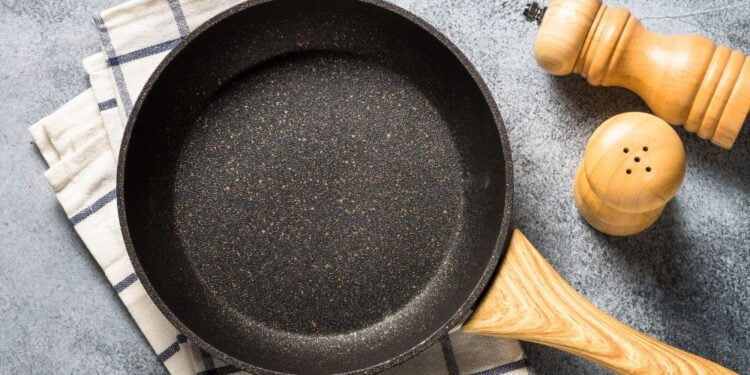 Como curar panela antiaderente?