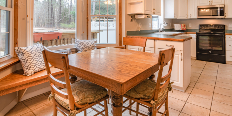 Como desentortar mesa de madeira?