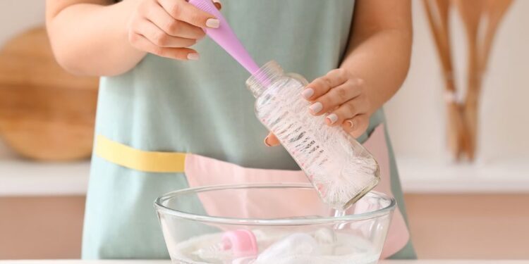 Como desinfetar mamadeira corretamente?