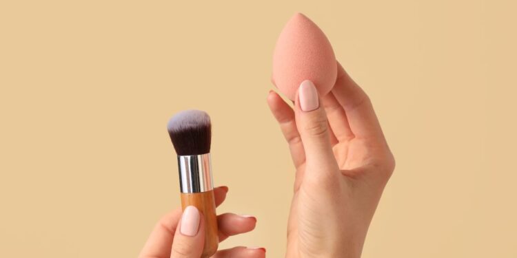 Como lavar a esponja de maquiagem? Confira o passo a passo