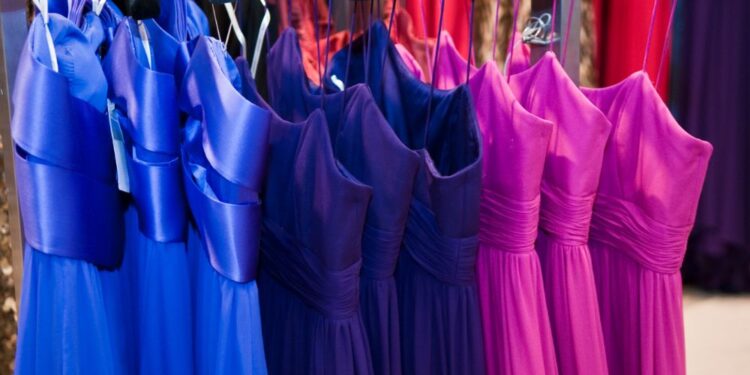 Como lavar roupa de cetim corretamente?