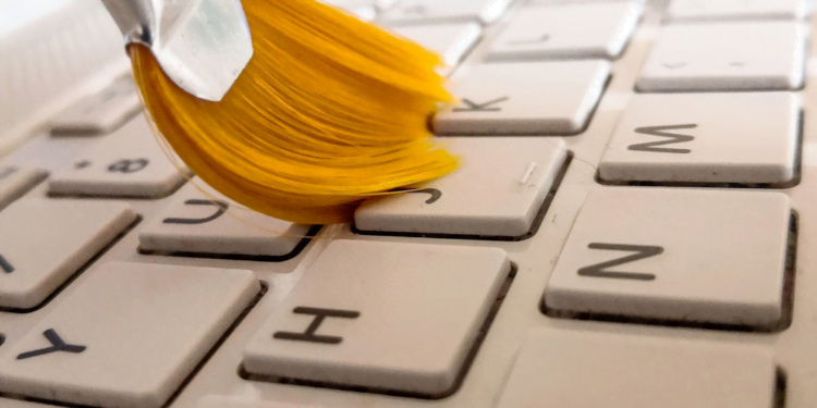 Como limpar teclado de notebook? Confira dicas
