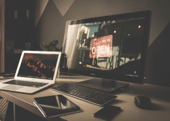 Como organizar a mesa de trabalho para ser funcional e bonita?