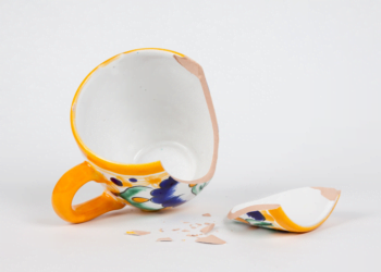 Como reaproveitar canecas quebradas?