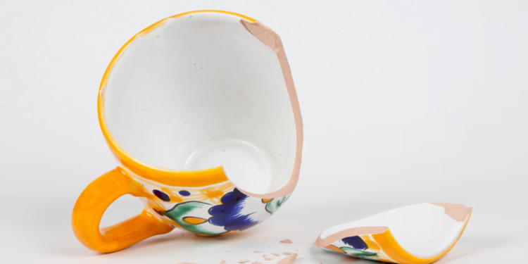 Como reaproveitar canecas quebradas?