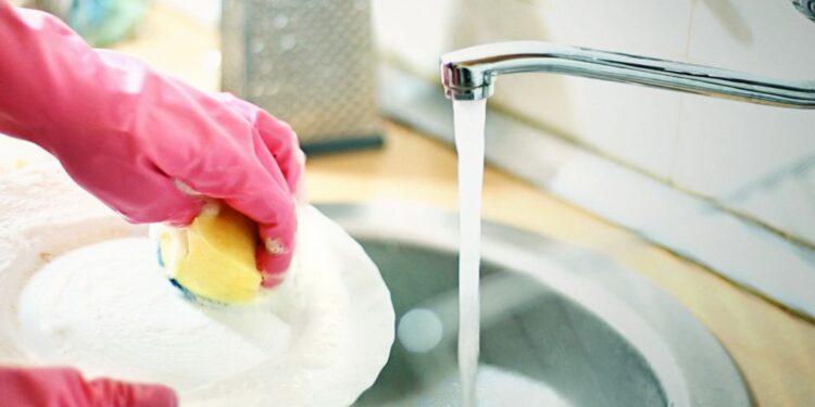 Como tirar mancha de porcelana?