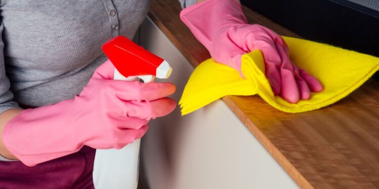 Como tirar mancha de tinta de um móvel?