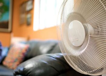 6 Utilidades Surpreendentes do Ventilador que Vão Além de Refrescar a Casa
