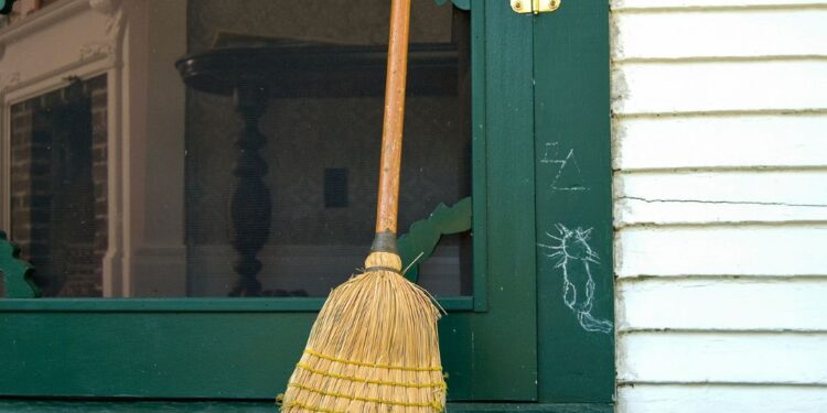 Incrível! Veja o que fazer com vassoura velha!
