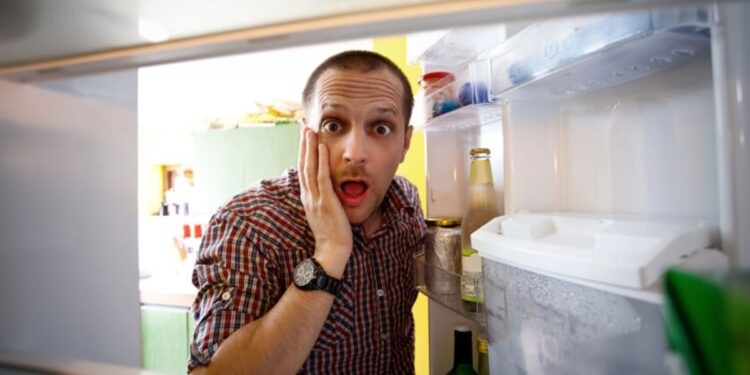 SEGREDO REVELADO: Conheça o truque do vinagre na geladeira