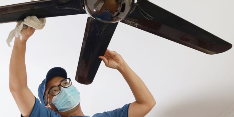 Veja como limpar o ventilador de teto facilmente!
