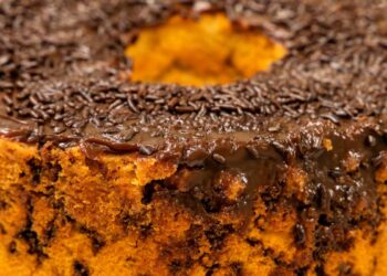 bolo de cenoura invertido