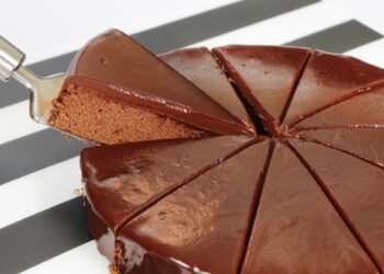 bolo moça de chocolate