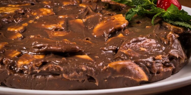 brigadeiro de palha italiana na travessa