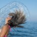 Proteja seus cabelos do sol, cloro e água do mar: Veja 8 dicas maravilhosas