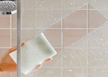 Veja como limpar o seu box de forma rápida e fácil com Bicarbonato de Sódio!