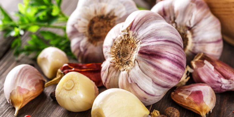 descubra simpatias com alho