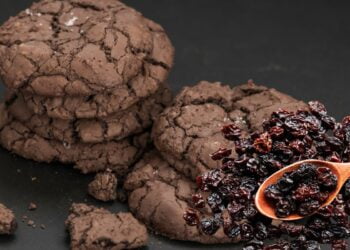 cookies de chocolate com uvas-passas