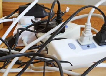6 Dicas Simples para organizar os fios e cabos eletrônicos em casa