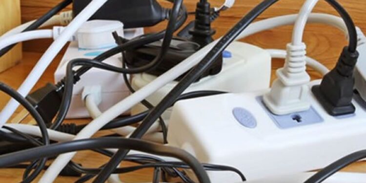 6 Dicas Simples para organizar os fios e cabos eletrônicos em casa