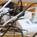 6 Dicas Simples para organizar os fios e cabos eletrônicos em casa